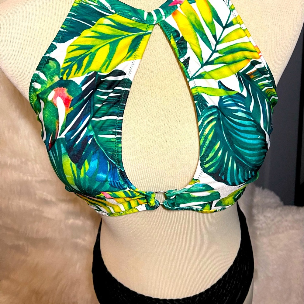 Shark Polewear Cherry Top in green fern size medium
